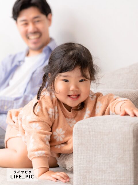 ♪おうち撮影だから、場所みしりの心配なし♪
・ご機嫌が心配な乳幼児期、イヤイヤになっちゃうかも…
・撮影にお出かけするのも大荷物でへとへと…
・写真は撮りたいけど今はムリかも…諦めよう…
そんなお悩みに寄り添って、お子さまのペースに合わせて撮影をすすめます

▫️“記念日、頑張らなくて大丈夫”
お子さんはもちろん、ご家族みなさんに無理なく楽しんでいただける撮影を心がけています。
▫️各撮影メニュー　21,000円〜

ぜひ気軽にコメントくださいね✏️

#出張撮影横浜
#記念撮影
#ファミリーフォト
#家族写真
#横浜ママ