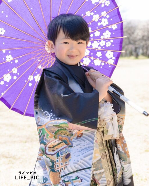 七五三、レンタル・着付け・撮影、丸ごと全部おまかせ！
七五三準備がグッと楽になる✨
お子さまはもちろん、ママパパが頑張りすぎない、楽しい記念日を過ごせる「おまかせプラン」👘
当日、お着物を持ってカメラマンがお伺いします。ご自宅で着付け→そのままお参りへ！
ご機嫌が心配なお子さま、小さいごきょだいのいらっしゃるご家庭に特におすすめです✨
……LIFE_PICの七五三……
▫️出張撮影　21,000円〜
▫️おまかせプラン　29,000円〜
▫️“記念日、頑張らなくて大丈夫”
　  お子さんはもちろん、ご家族みなさんに無理なく楽しんでいただける撮影です。
▫️２児のママ・撮影キャリア15年のカメラマンが、大切な時間を写真撮影でサポートします。

気になったら、気軽にコメントくださいね！
#出張撮影横浜
#七五三
#７５３
#着物レンタル
#衣装レンタル
#記念撮影
#ファミリーフォト
#家族写真
#横浜ママ